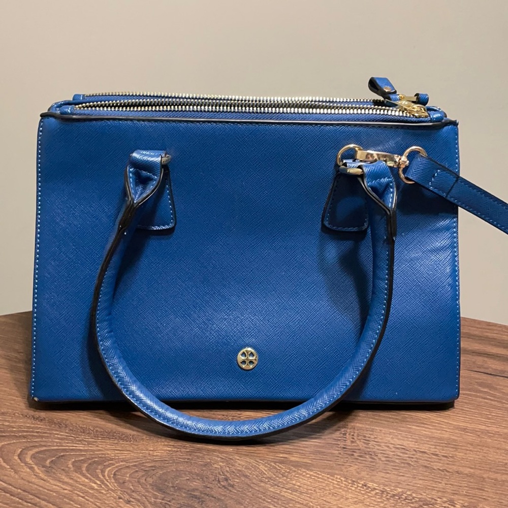 Like new naturalized purse